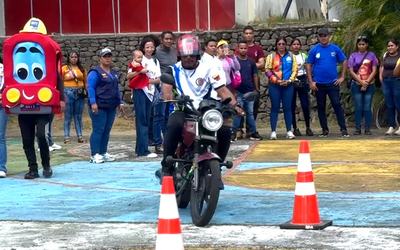 BOLÍVAR | Inces e INTT capacitan a jóvenes motorizados en seguridad vial