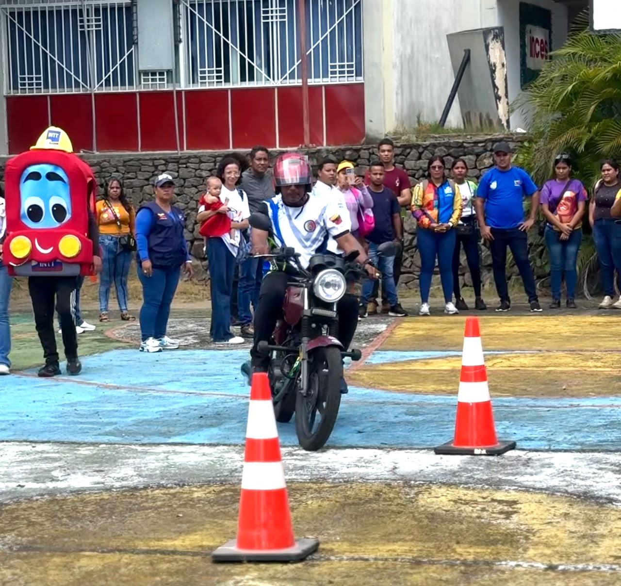 BOLÍVAR | Inces e INTT capacitan a jóvenes motorizados en seguridad vial