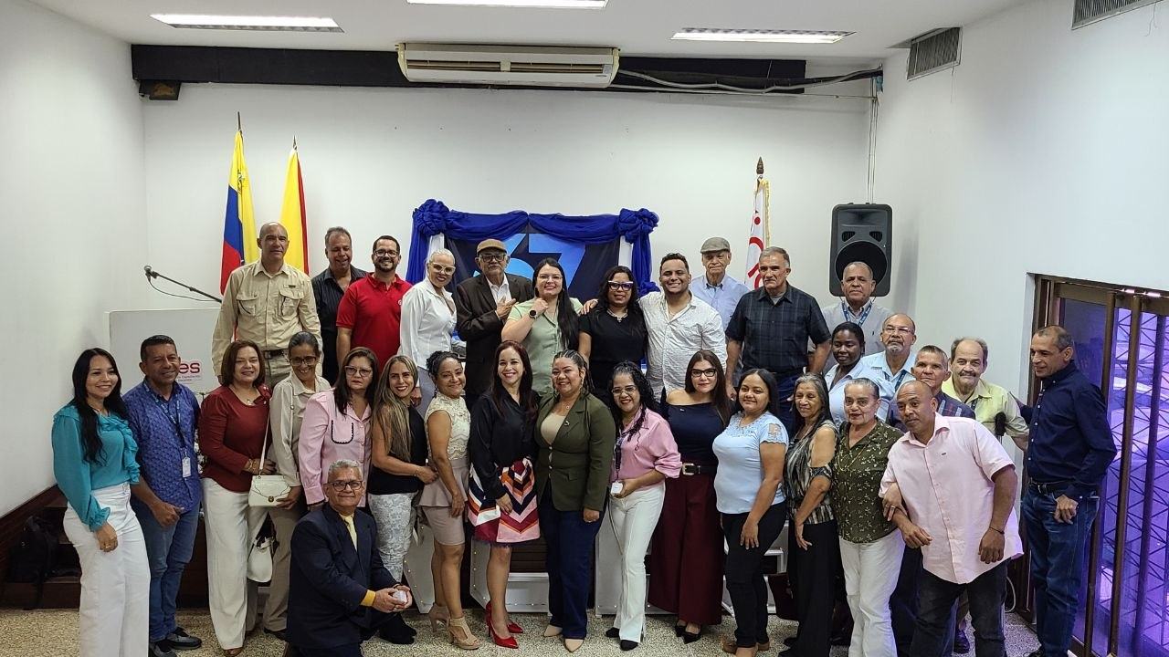ARAGUA | Inces entregó botones por años de servicio a sus trabajadores