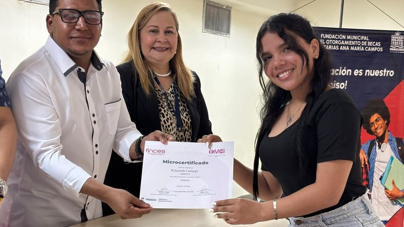 ZULIA | EMCI entrega diplomas a becados de la Fundación Ana María Campos