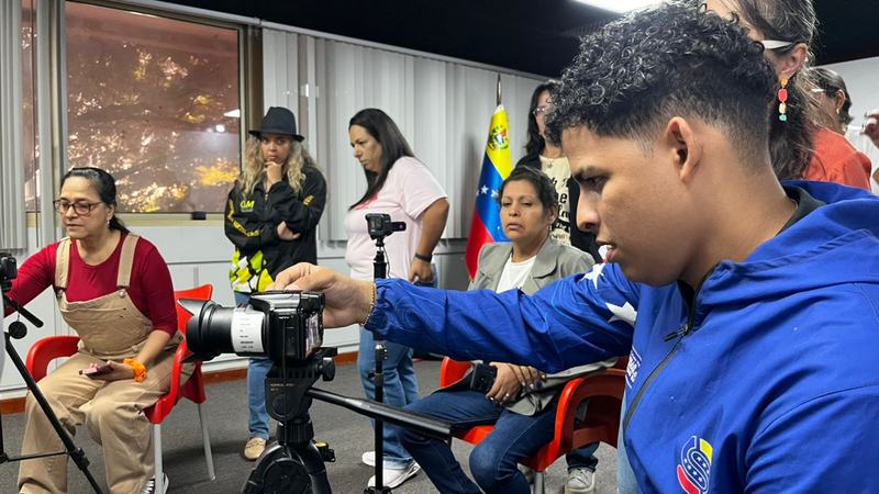 La Escuela de Medios y Comunicación del Inces capacita a treinta trabajadores del MINMEIB
