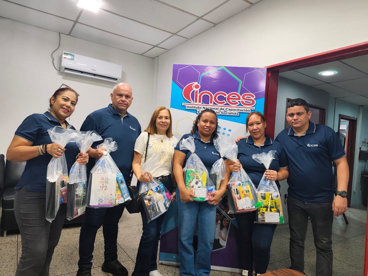 YARACUY | Trabajadores del Inces recibieron kits de útiles escolares para sus hijos