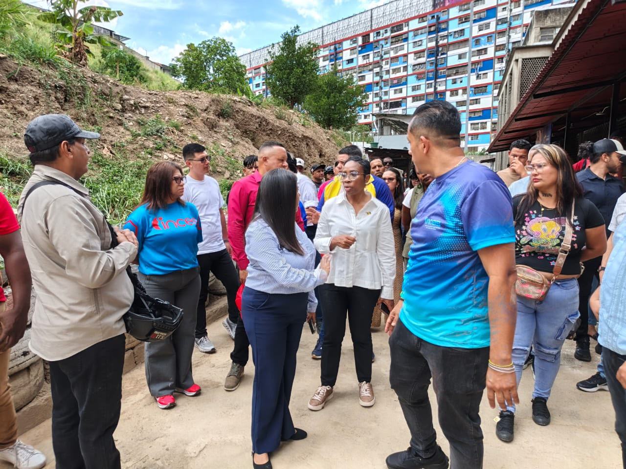 CARACAS | Ministra de Agricultura de Barbados destaca el potencial productivo de la Comuna Fe Socialista y del CFS Metalmecánica en el 23 de Enero
