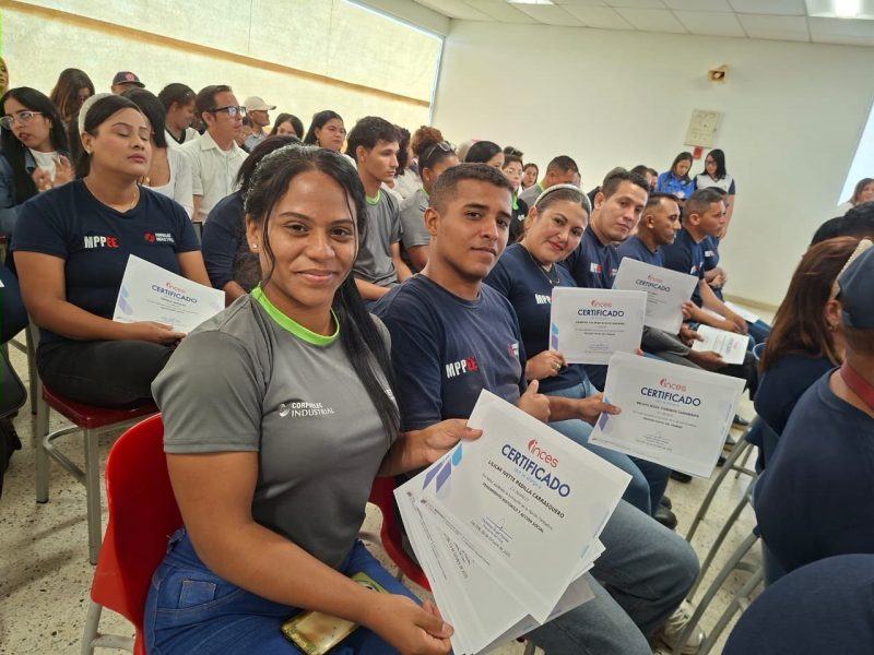 FALCÓN | 406 graduandos integraron la X Graduación Conjunta del Sistema Nacional de Formación y Autoformación de la clase obrera