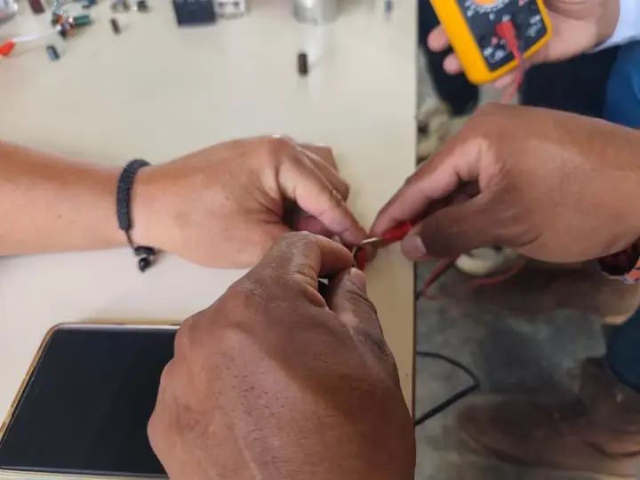 COJEDES | Formación técnica productiva avanza en área eléctrica y  electrónica - inline