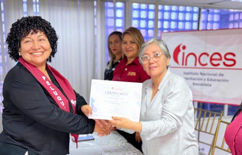 BOLÍVAR | Profesionales de la peluquería se certifican con éxito en el Inces Bolívar - inline