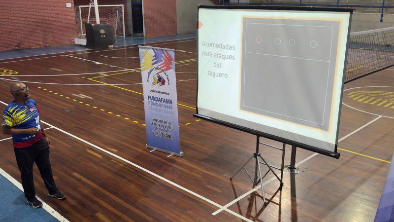 Inces actualizó a entrenadores de voleibol de todo el país - inline
