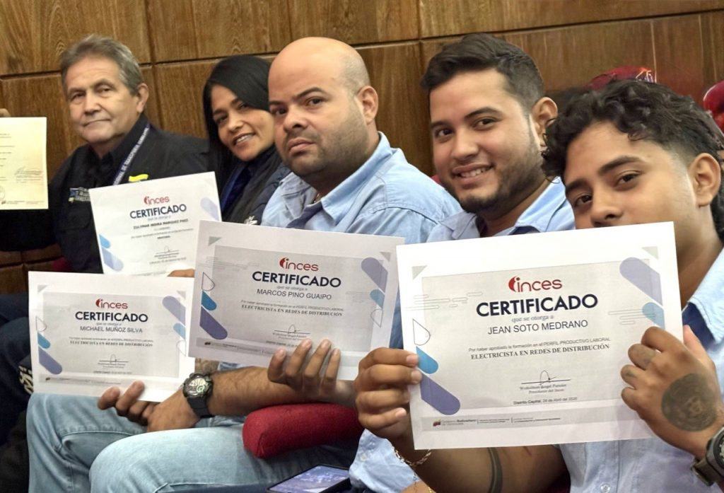 Inces certifica 3.428 trabajadores en graduación conjunta - inline