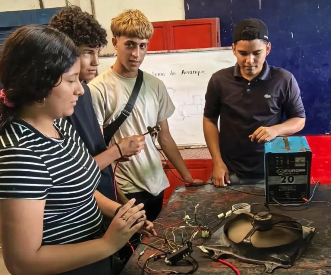 COJEDES | Inces Industrial agrupa a jóvenes con interés en reparación de motores a gasolina